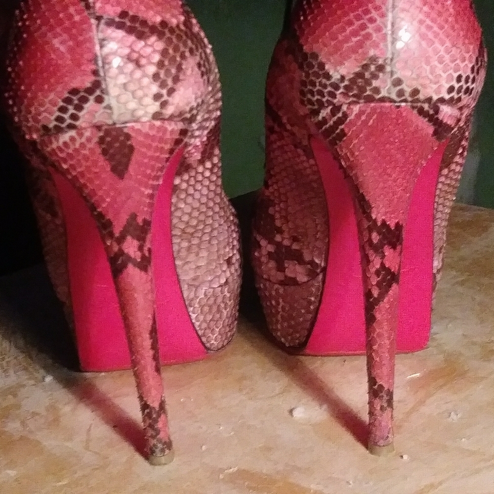 Authentic Christian Louboutin snakeskin 🐍heels